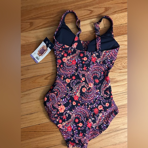 NWT Lands’ End Women’s One Piece Swimsuit - Picture 2 of 4